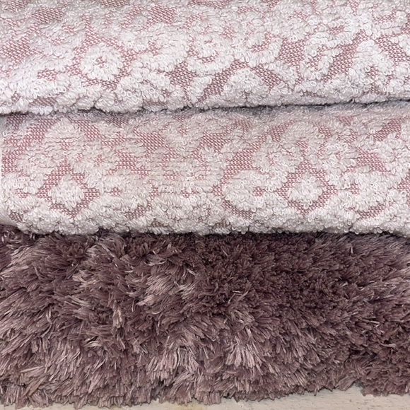 Bath Set - Dusty Plum/Purple Rug and 2 Bath Towels - Picture 6 of 10